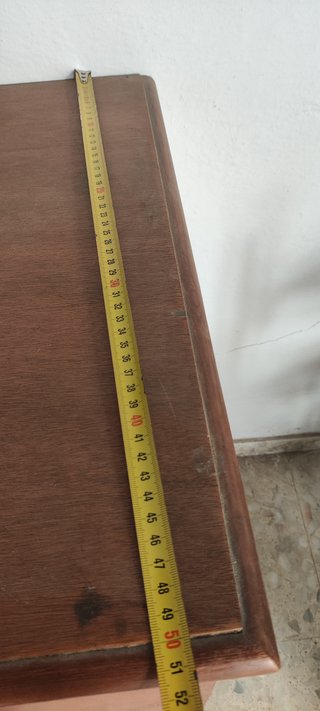 Aparador de madera estilo modernista