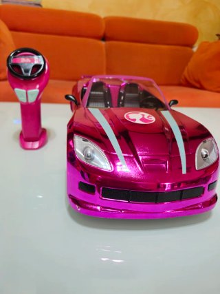 Coche teledirigido Barbie rosa