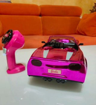 Coche teledirigido Barbie rosa