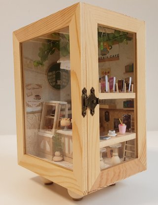 MINIATURA CAJA CAFETERIA/LIBRERÍA HECHA A MANO