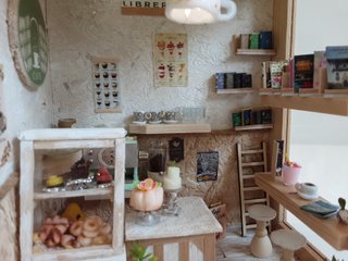MINIATURA CAJA CAFETERIA/LIBRERÍA HECHA A MANO