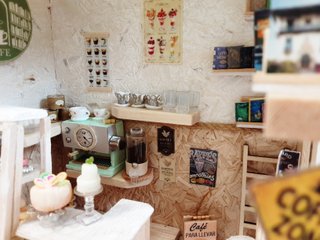 MINIATURA CAJA CAFETERIA/LIBRERÍA HECHA A MANO