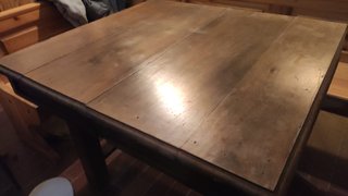 Tavolo in legno massiccio