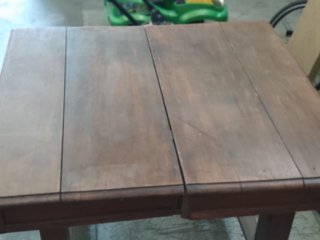 Tavolo in legno massiccio