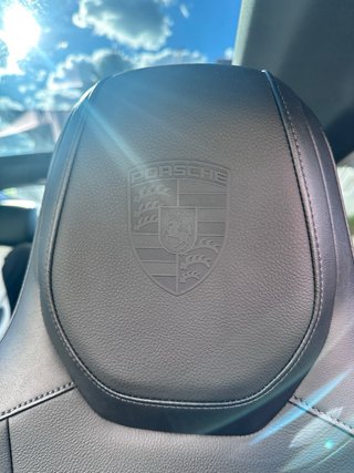 Porsche Taycan 2022 performance plus