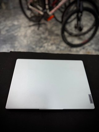 Ordenador portátil Lenovo 16IRL8