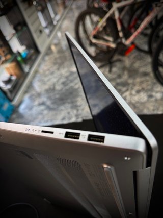 Ordenador portátil Lenovo 16IRL8