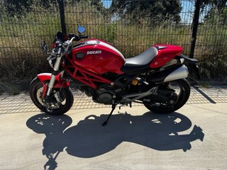 Ducati 696 Roja