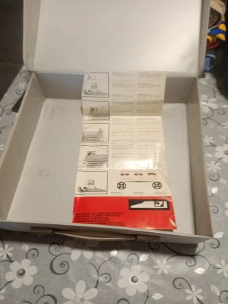 Máquina de escribir Olivetti beige sólo un duello