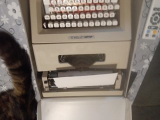 Máquina de escribir Olivetti beige sólo un duello
