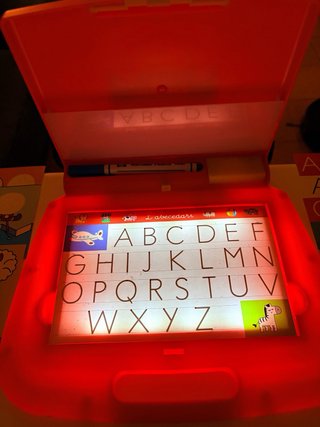 Pizarra con luz infantil para aprender a escribir