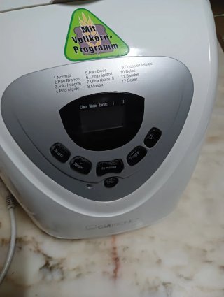 Máquina de Fazer Pão Clatronic testado a funcionar