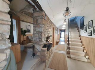 Casa de piedra con jardín de 90 m2