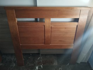 Mesita de noche de madera + cabecero de madera