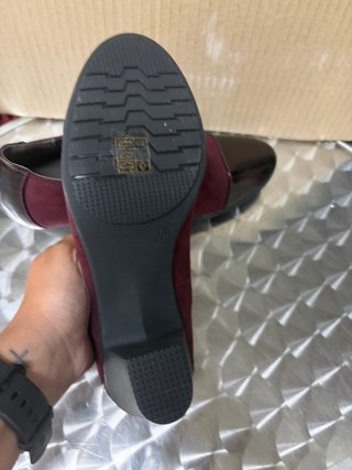 Zapatos de tacón dorados y morados talla 40