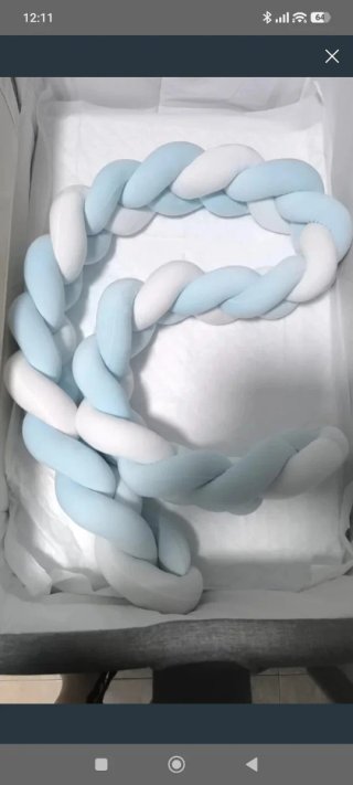 Cojín trenzado para bebé azul y blanco nuevo