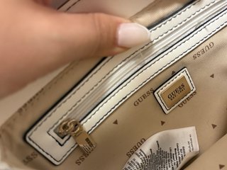 Bolso Guess Acolchado Blanco y Negro
