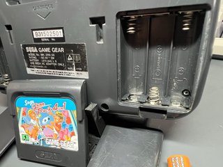 Sega Game Gear con juego