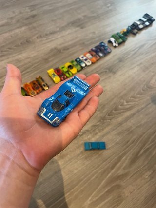 44 Coches Hot Wheels y 1 Moto