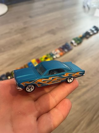 44 Coches Hot Wheels y 1 Moto