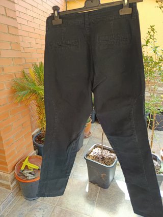 Pantalón negro estilo montar elástico