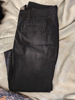 Pantalón negro estilo montar elástico