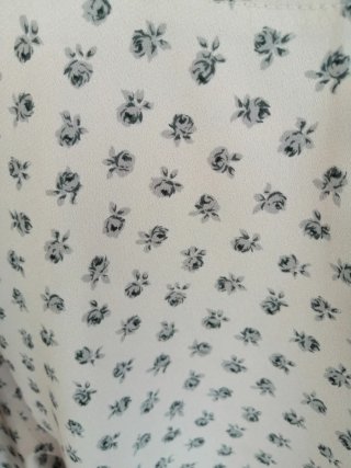 Blusa vintage floral beige/rosa pálido y negro