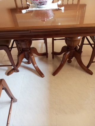 Mesa de comedor ovalada y 6 sillas