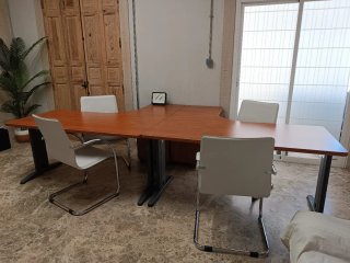 Tavolo da ufficio e 4 sedie