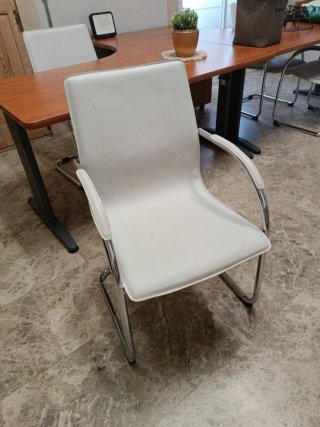 Tavolo da ufficio e 4 sedie