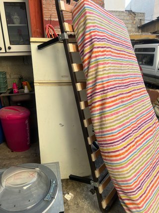 Cama somier 80x180 con el colchón incluido.