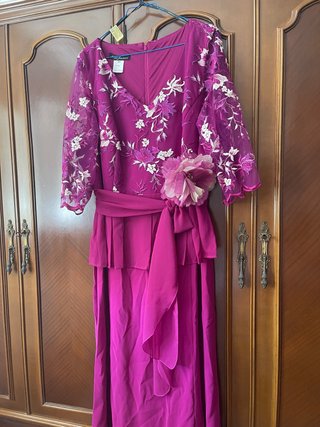Vestido de fiesta morado y rosa