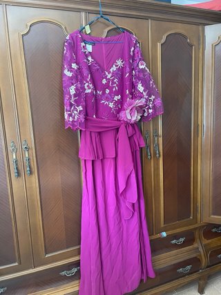 Vestido de fiesta morado y rosa