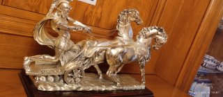 Figura de bronce guerrero romano con carro