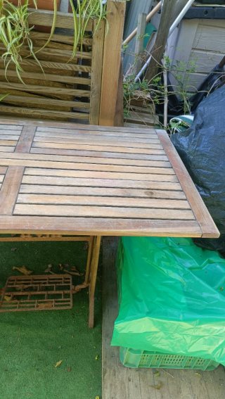Mesa de madera exterior