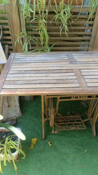 Mesa de madera exterior
