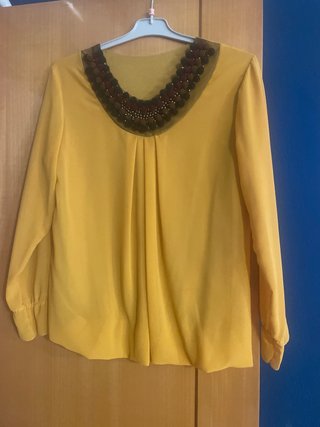 Blusa fiesta con pedrería
