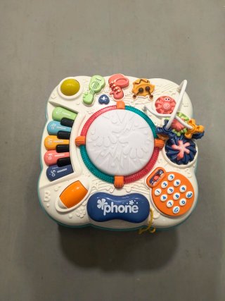 Mesa de actividades para bebé