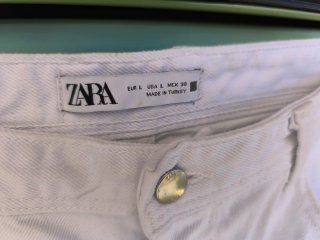 Falda vaquera blanca de Zara
