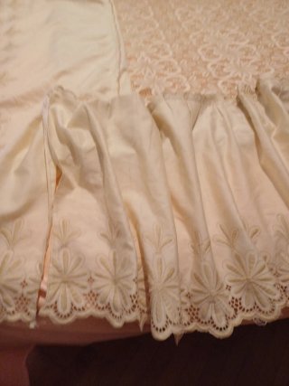 Colcha de encaje beige y marrón medida 1355