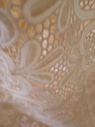 Colcha de encaje beige y marrón medida 1355