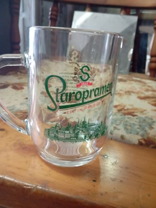 Bicchiere Staropramen con disegno Praga