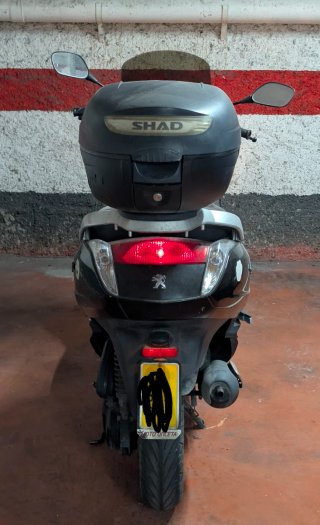 Ciclomotor Scooter Negro y Plata