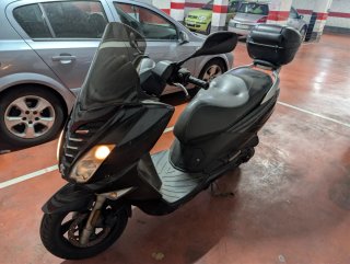 Ciclomotor Scooter Negro y Plata