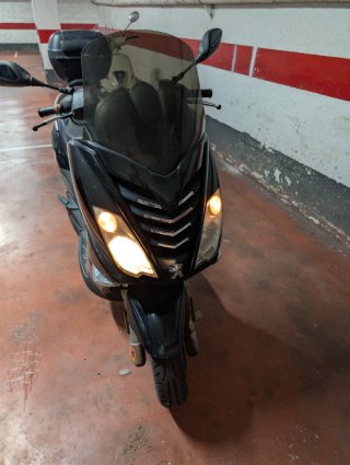 Ciclomotor Scooter Negro y Plata