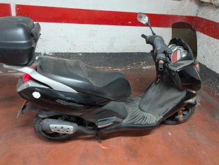 Ciclomotor Scooter Negro y Plata
