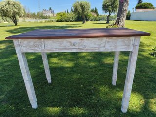 Mesa rústica de madera