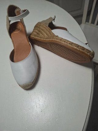 Zapatos de esparto blancos y beige
