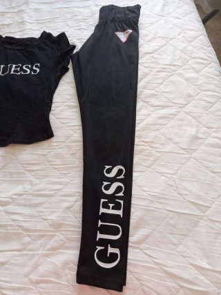 Conjunto deportivo Guess negro