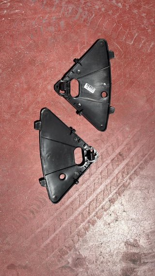 622563607R BANDEJA INFERIOR PARACHOQUES DEL CLIO